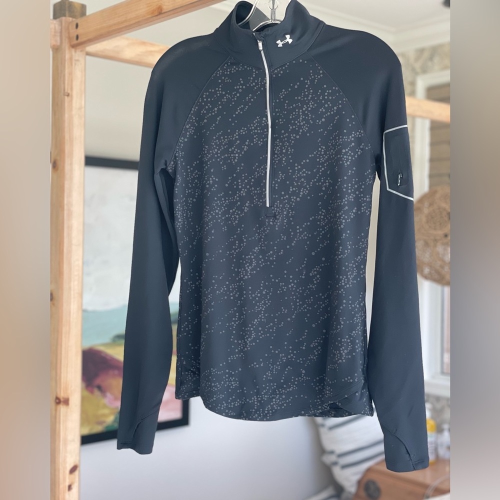 Under Armour women’s 1/2 Zip pullover.  Size M